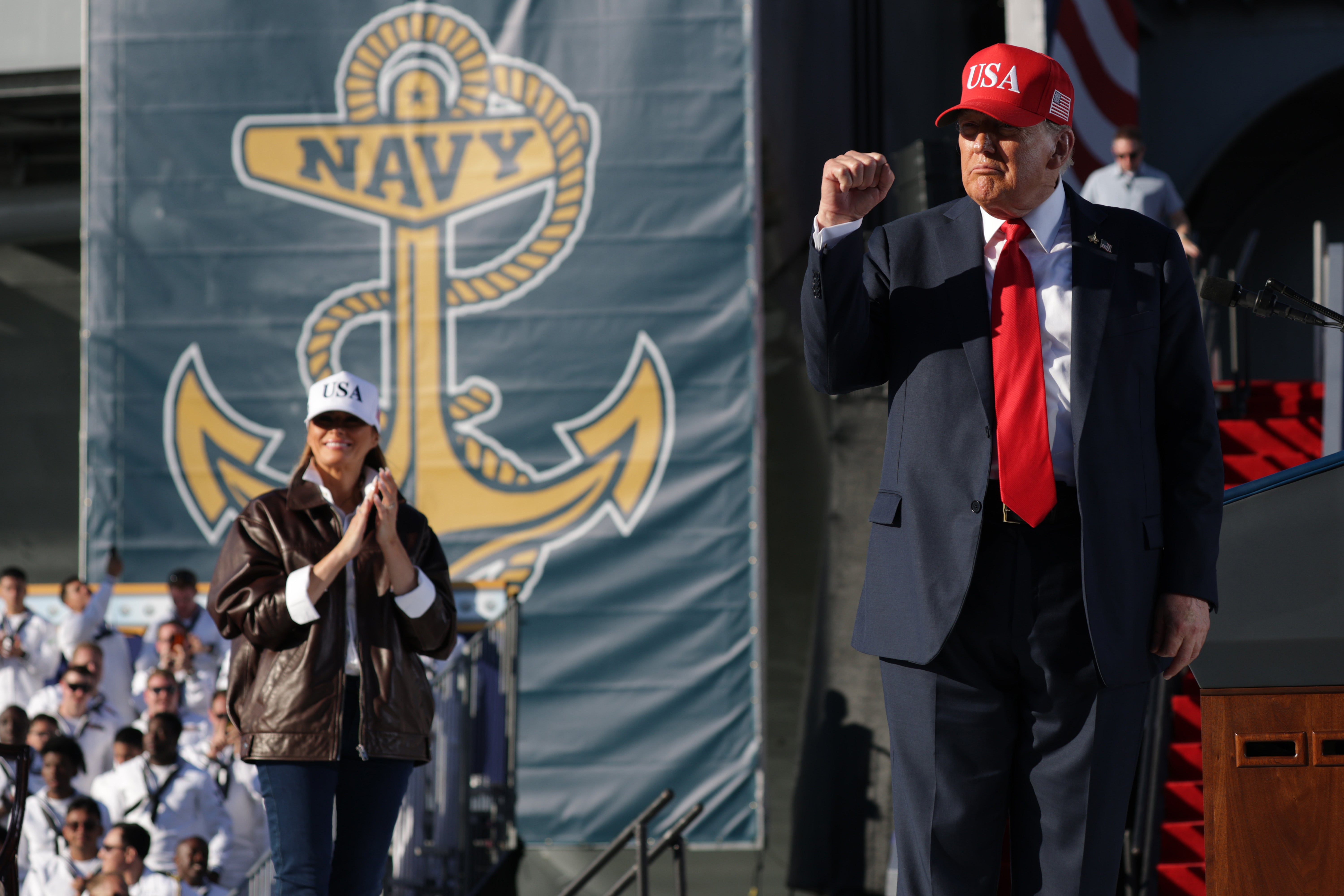 O presidente Donald Trump quer uma nova frota de navios de guerra chamada 'Frota Dourada' para combater a ameaça da China, de acordo com um relatório.