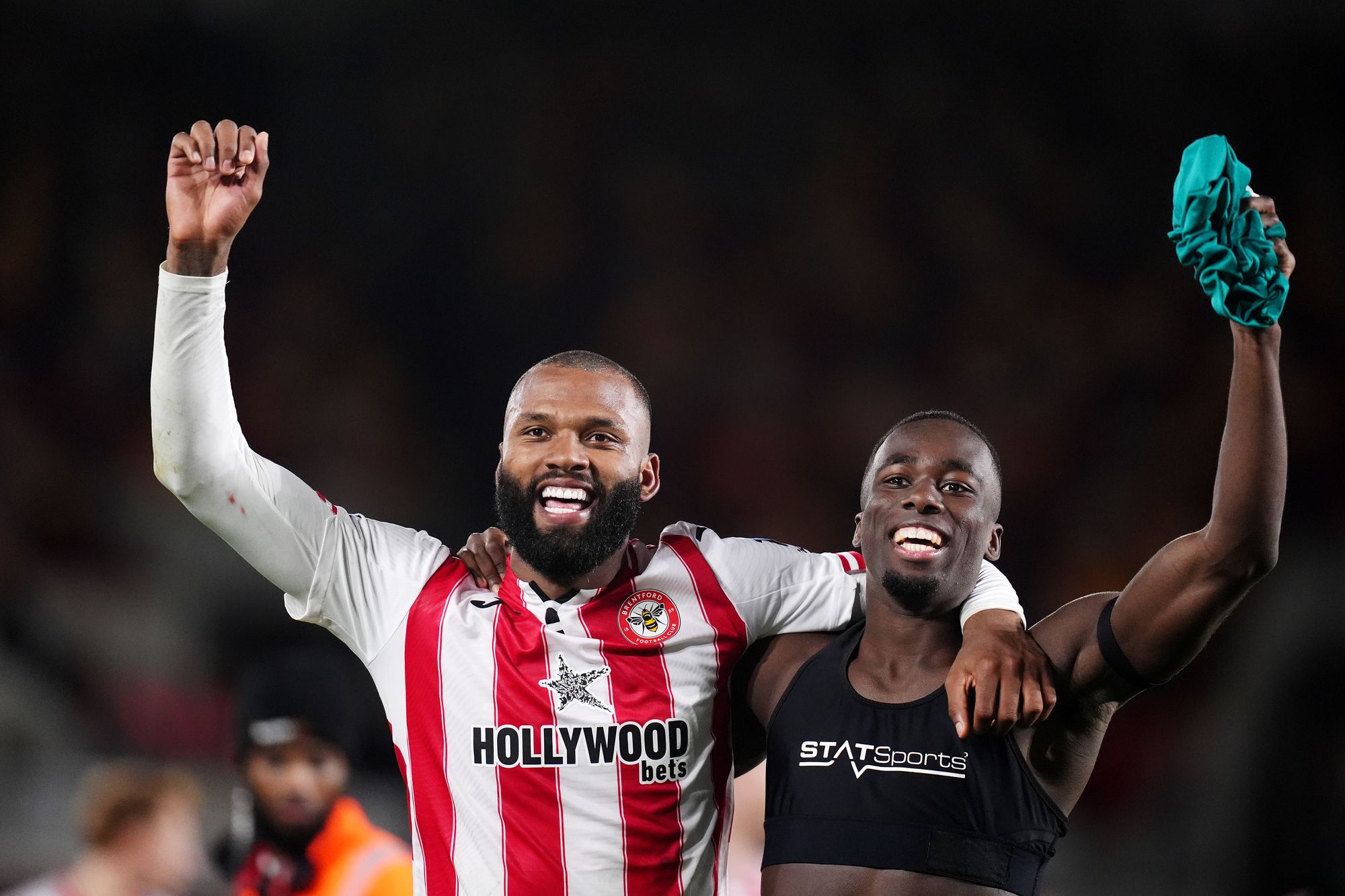 Igor Thiago (à esquerda) e Michael Kayode, do Brentford, lideram o caminho para os impressionantes anfitriões