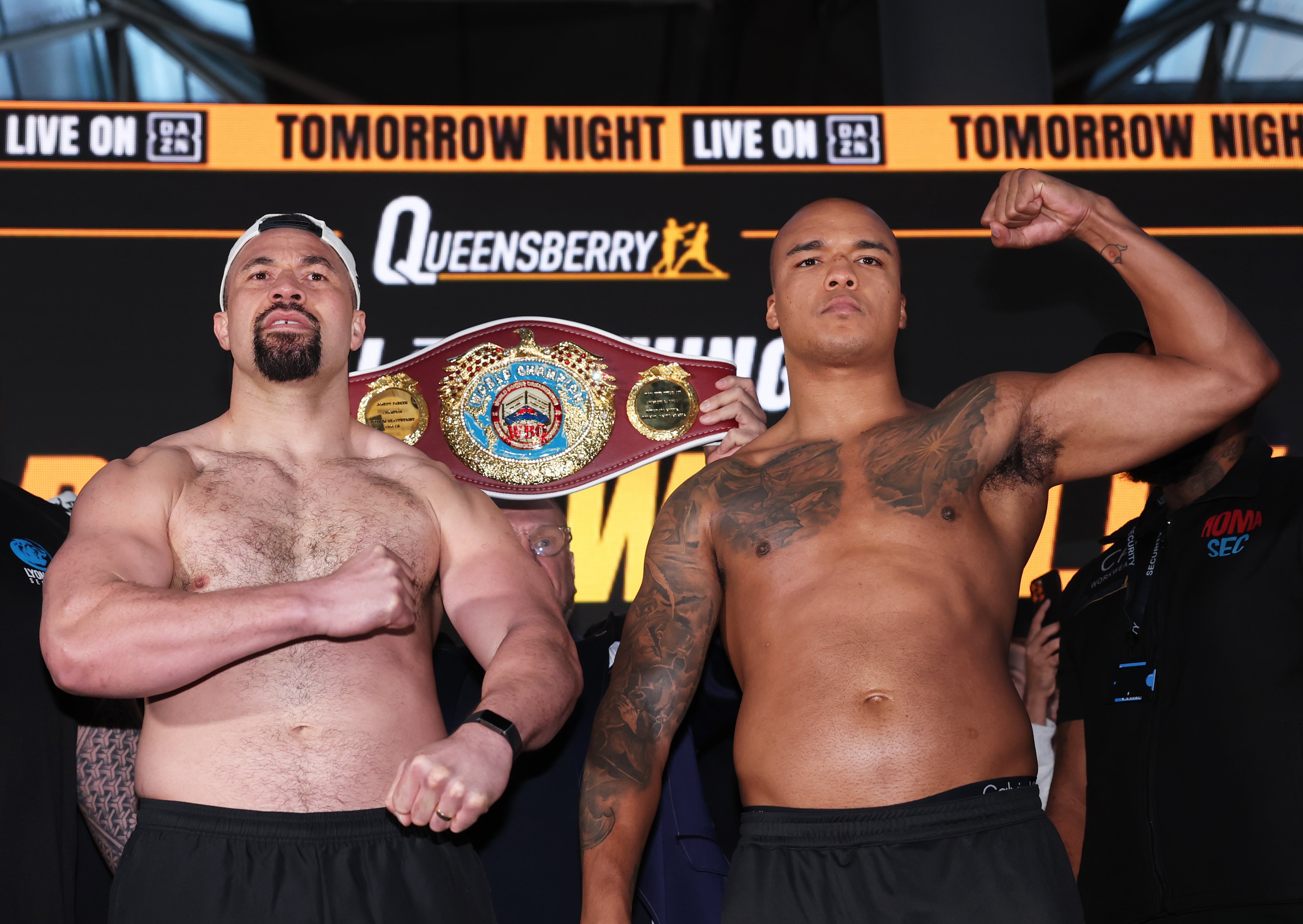 Joseph Parker y Fabio Wardley en su pesaje previo a la pelea