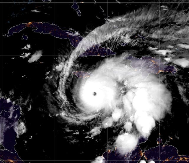 <p>El huracán Melissa se ha intensificado a categoría 5 mientras se aproxima a Jamaica, según el Centro Nacional de Huracanes</p>