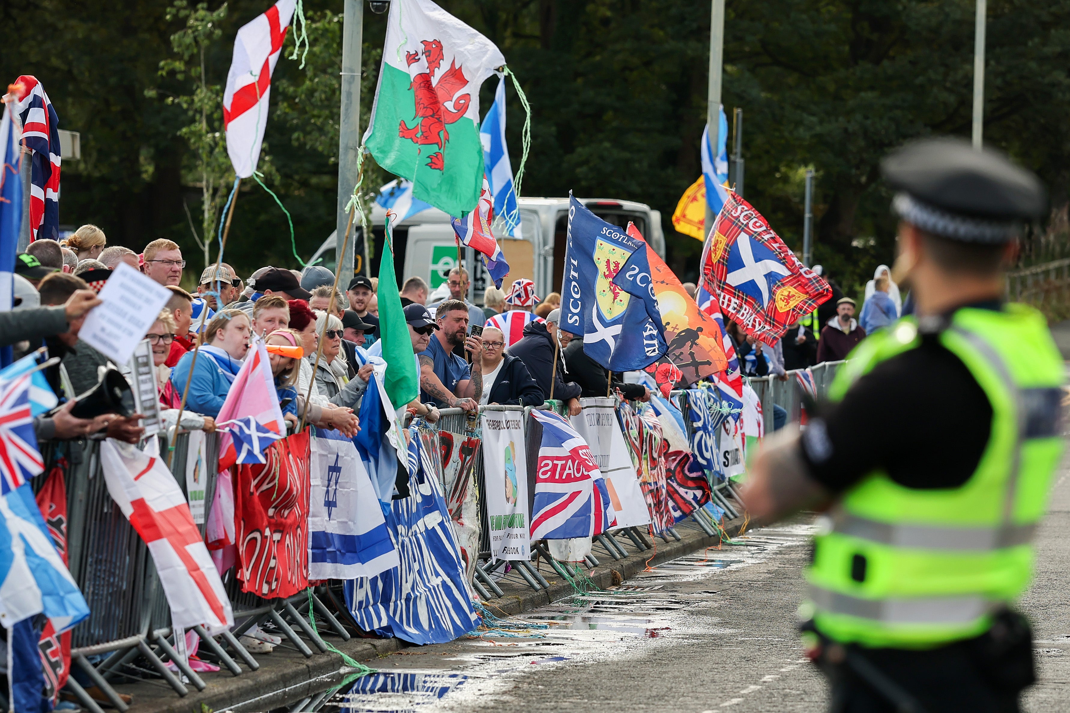 <p>Anti-migrant protesters demonstrate outside the Cladhan Hotel on 13 September 2025 in Falkirk, Scotland</p>