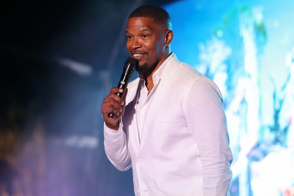 Jamie Foxx berates concertgoer for throwing bottle at GloRilla during his daughter’s music festival Jamie Foxx berates concertgoer for throwing bottle at GloRilla during his daughter’s music festival