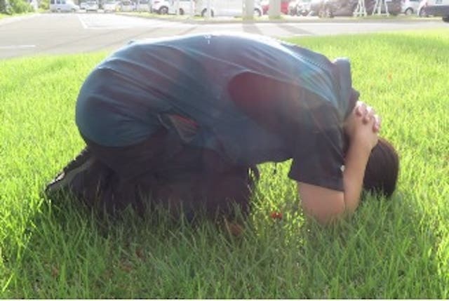 <p>Lying face down when encountering a bear can prevent serious illness</p>