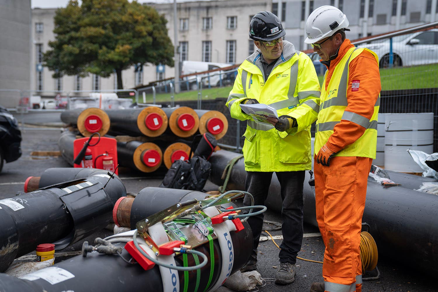 Heat network pipes and workers on the low-carbon district heating system being developed in Milton Keynes (1Energy)