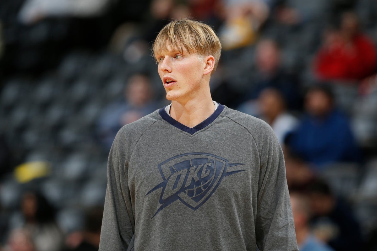 Former Duke player Kyle Singler charged with assaulting girlfriend in Oklahoma