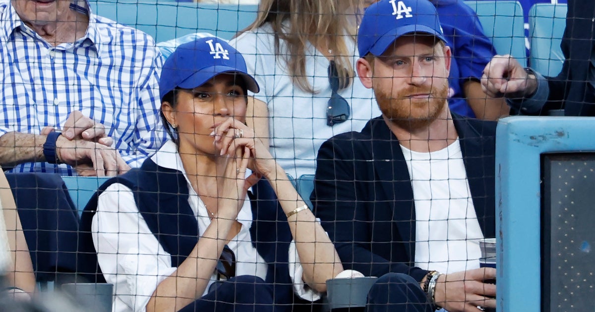Prince Harry and Meghan Markle sit in front of LA royalty at Game 4 of World Series | The Independent
