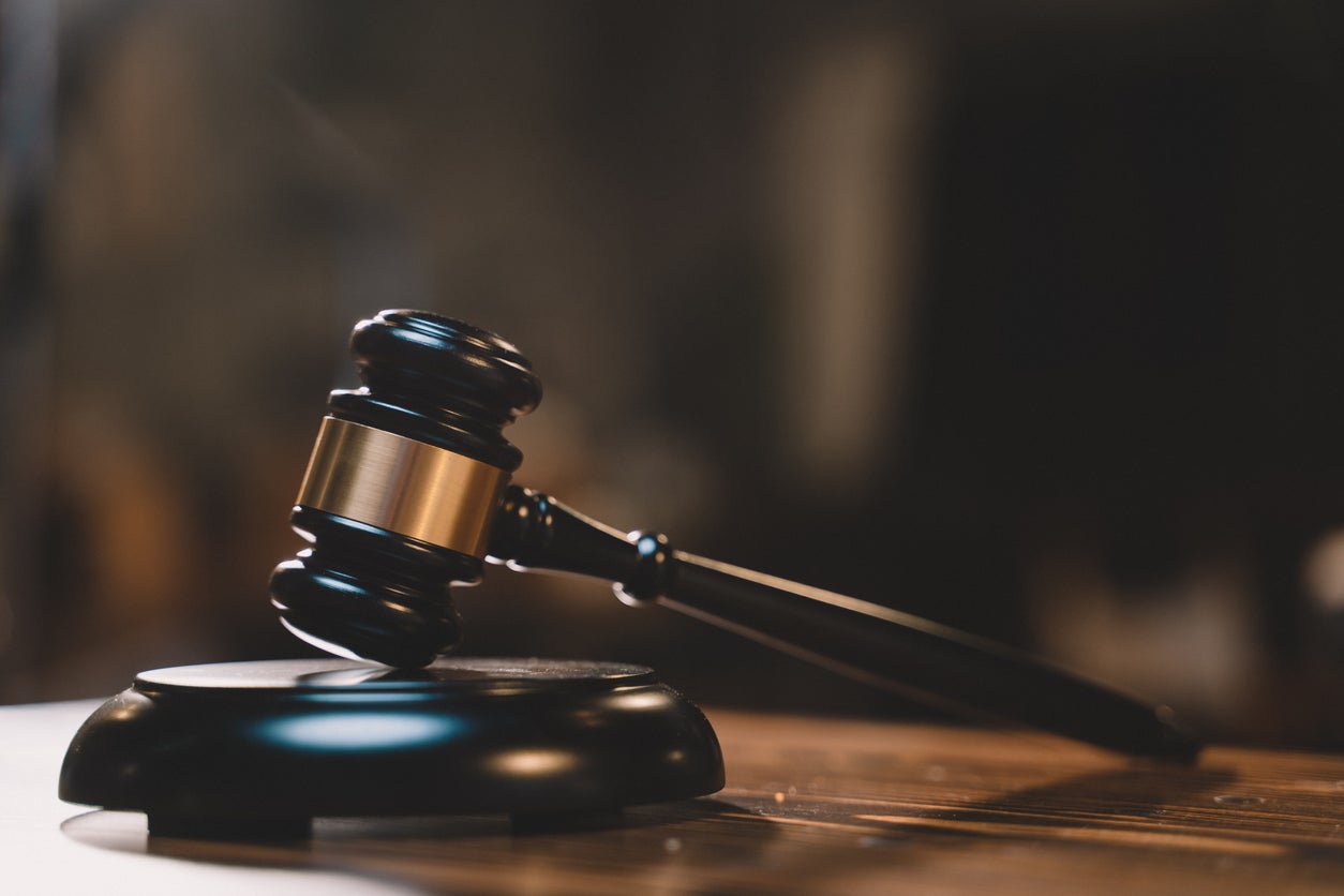 Uma mulher de Utah está processando seu marido polígamo de 47 anos, alegando que ele a negligenciou durante o casamento. Charlene se casou com David em 1973 e liderou os Irmãos Unidos Apostólicos, de acordo com ABC4.