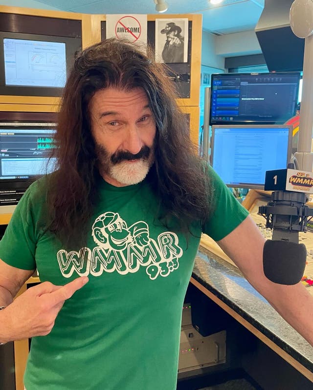 <p>Legendary radio host Pierre Robert has died at 70</p>