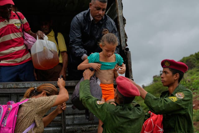 <p>People evacuate before the arrival of Hurricane Melissa in Canizo, a community in Santiago de Cuba</p>