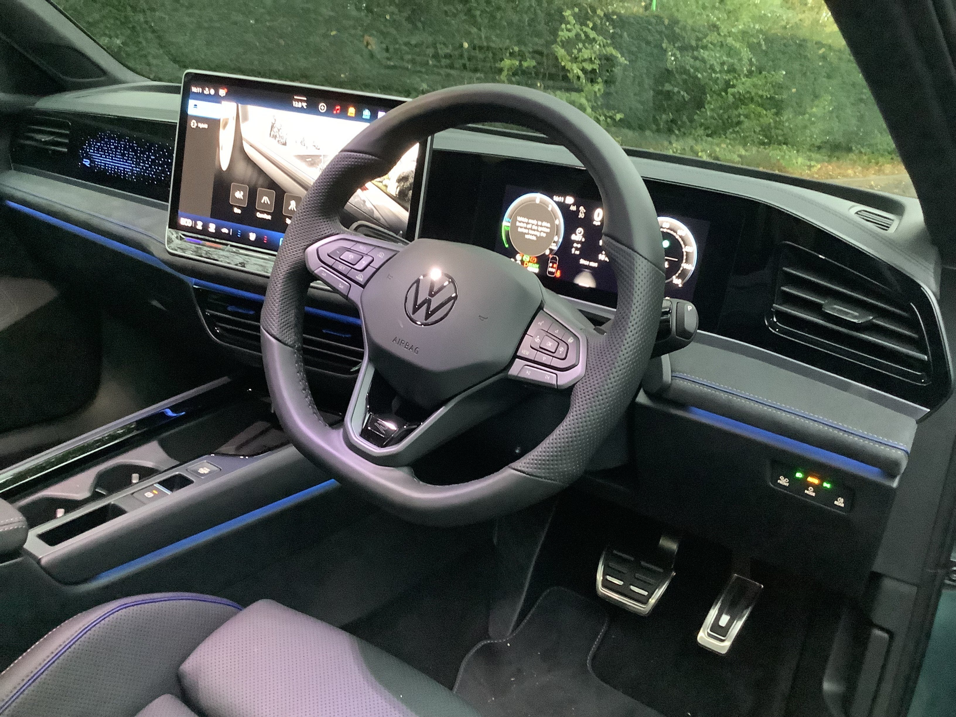 The Passat relies a bit too much on ‘haptic’ touch controls to do basic stuff like turn the radio up