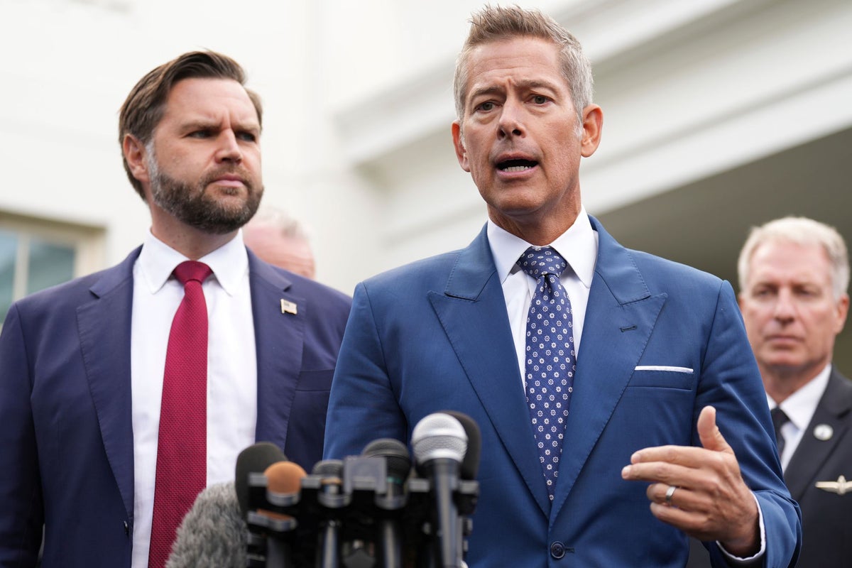 Air traffic controller shortages cause delays at major airports as Vance warns of looming ‘disaster’ if shutdown drags into November