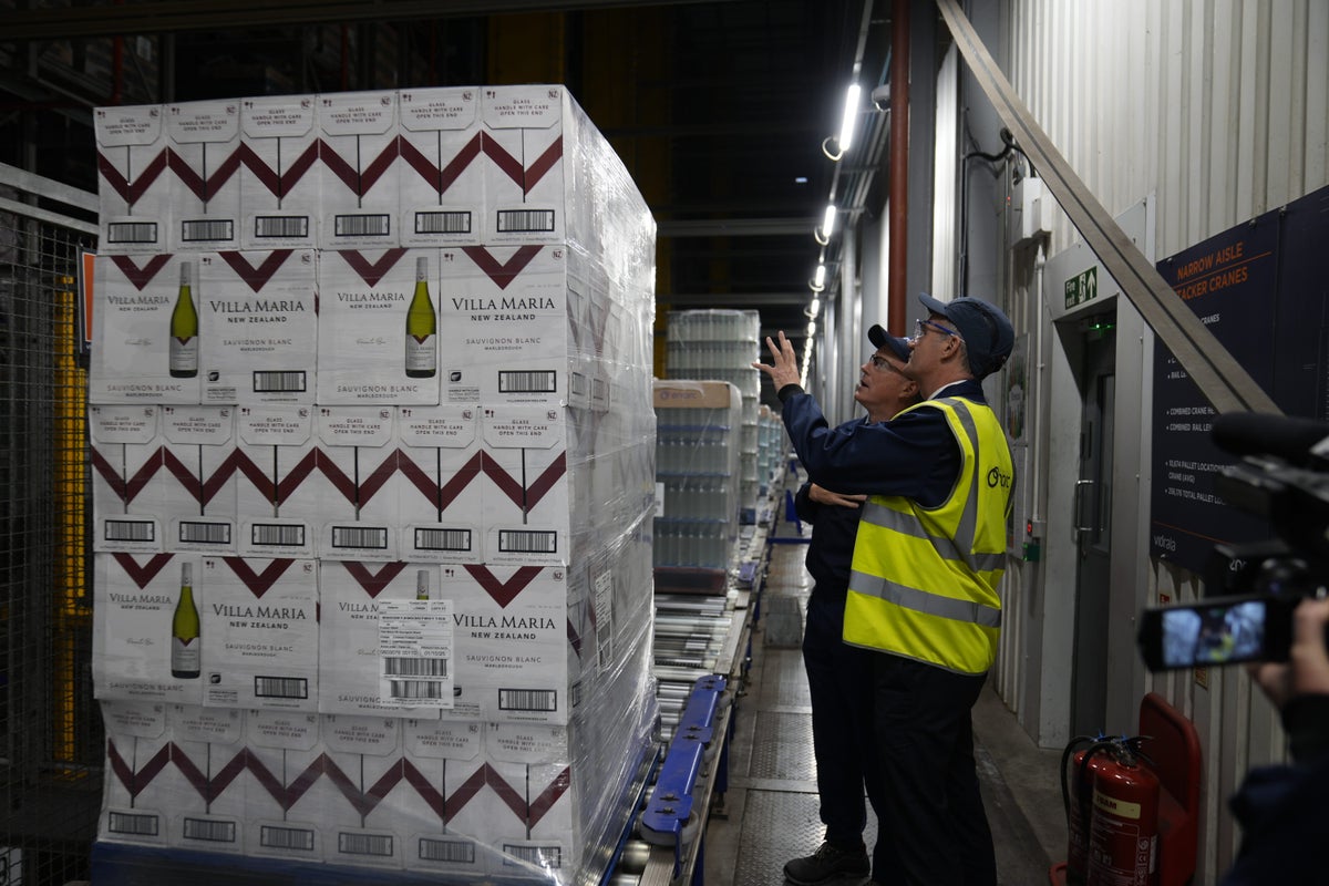 Business Secretary announces electricity discounts of £420 million Business Secretary announces electricity discounts of £420 million