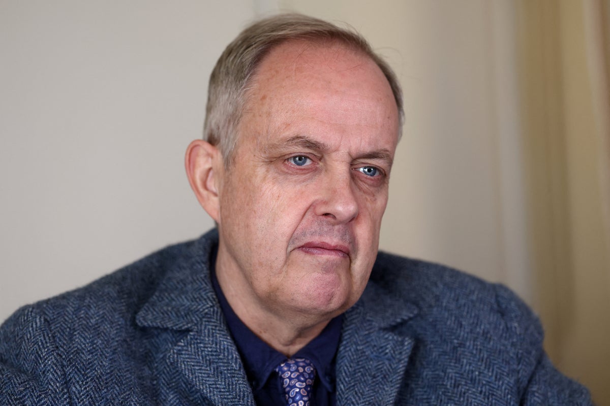 Count of Paris issues desperate plea to Louvre thieves over jewel heist