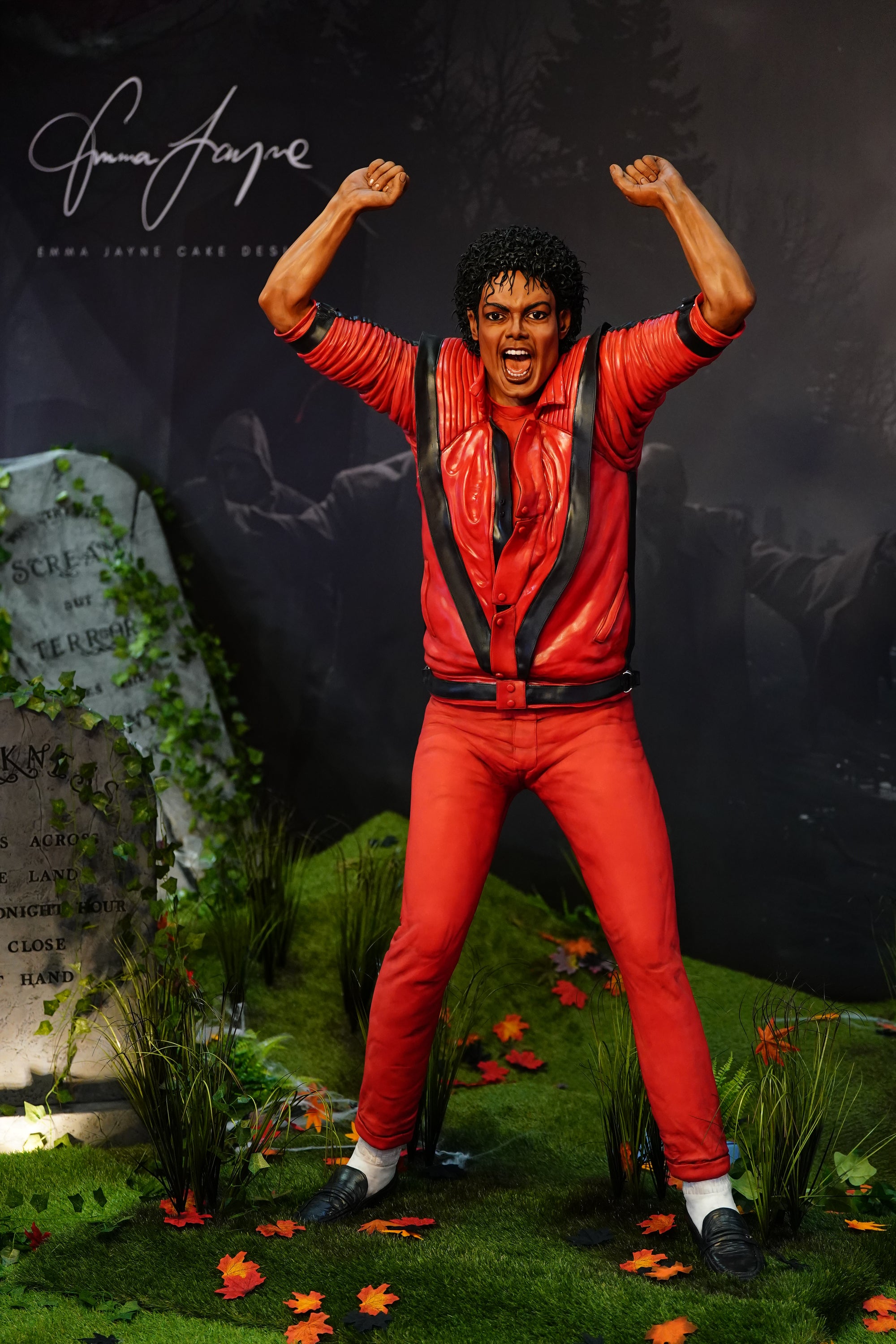 Cake artist creates life-size Thriller tribute to Michael Jackson