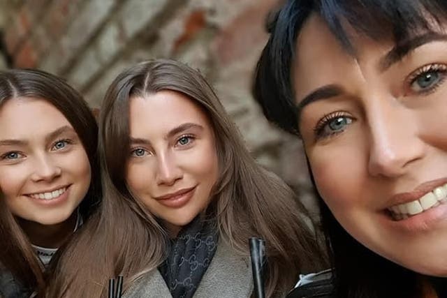 <p>Jaysley Beck (left) with her sister Emilli (centre) and mother Leighann McCready<a href="https://www.facebook.com/sharer/sharer.php?u=https://www.independent.co.uk/news/uk/crime/army-sexual-assault-jaysley-beck-death-michael-webber-sentencing-b2856241.html&quote=%E2%80%98Army%20not%20safe%20for%20women%20years%20since%20my%20daughter%20killed%20herself%20after%20sexual%20assault%E2%80%99"></a><a href="https://twitter.com/intent/tweet?text=%E2%80%98Army%20not%20safe%20for%20women%20years%20since%20my%20daughter%20killed%20herself%20after%20sexual%20assault%E2%80%99%20https://www.independent.co.uk/news/uk/crime/army-sexual-assault-jaysley-beck-death-michael-webber-sentencing-b2856241.html"></a><a href="mailto:?subject=%E2%80%98Army%20not%20safe%20for%20women%20years%20since%20my%20daughter%20killed%20herself%20after%20sexual%20assault%E2%80%99&body=https://www.independent.co.uk/news/uk/crime/army-sexual-assault-jaysley-beck-death-michael-webber-sentencing-b2856241.html"></a></p>