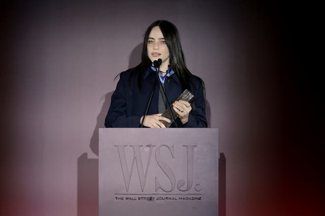 <p>Billie Eilish criticó a los multimillonarios durante los Premios Innovator 2025 de WSJ Magazine, el 29 de octubre</p>