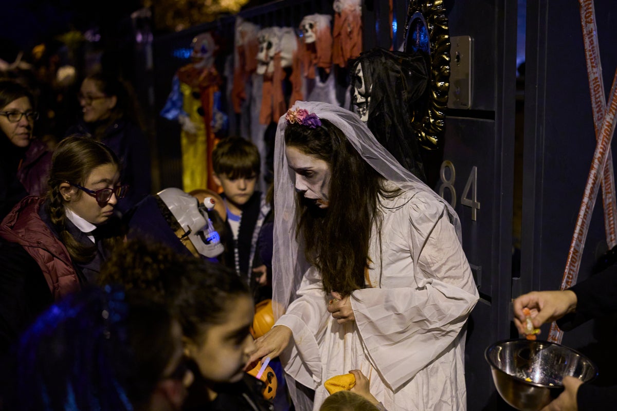 Halloween and a declining Christian tradition coexist on All Saints’ Day in Spain – UK Times
