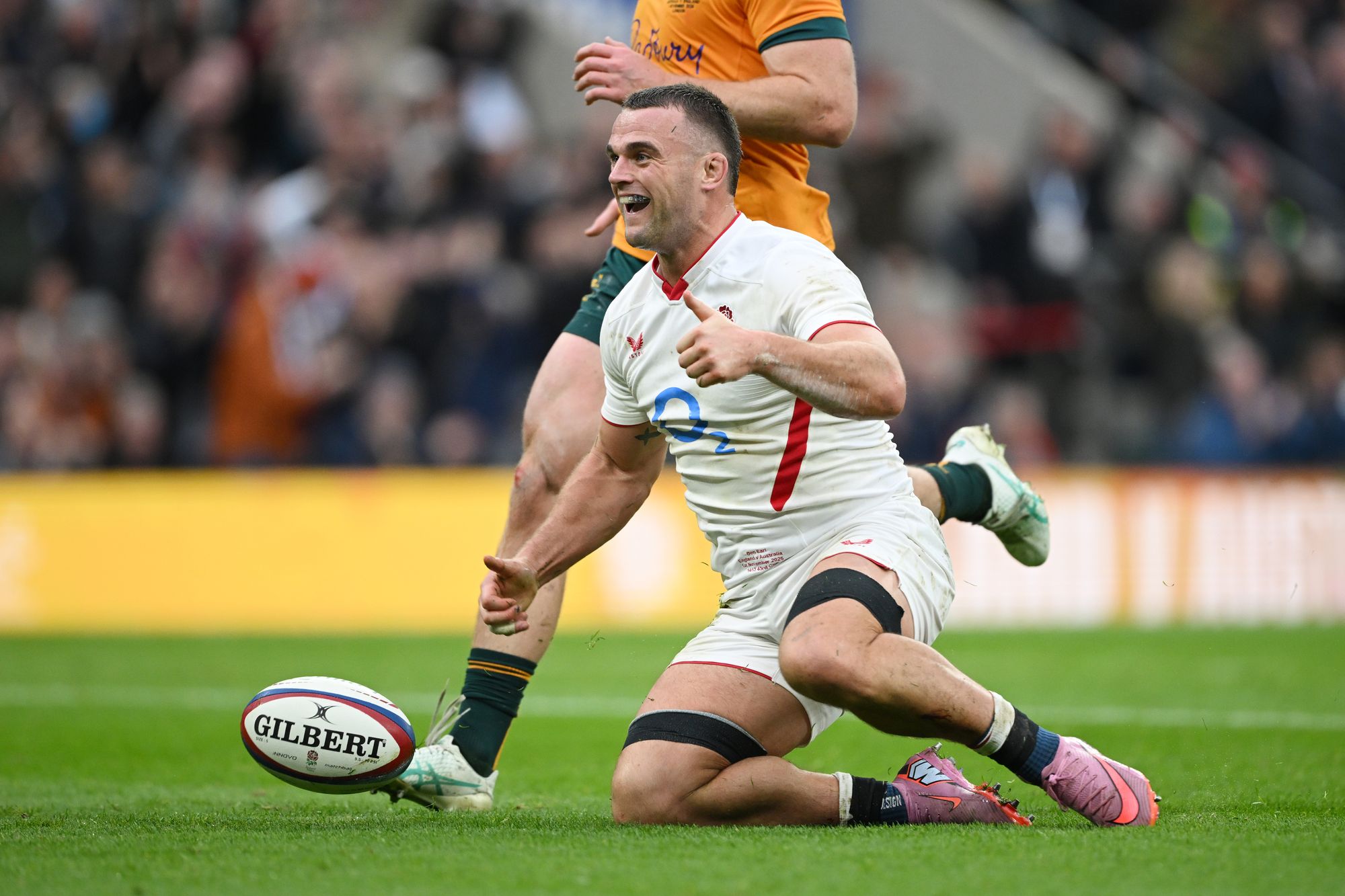 Ben Earl raced to England’s opening try