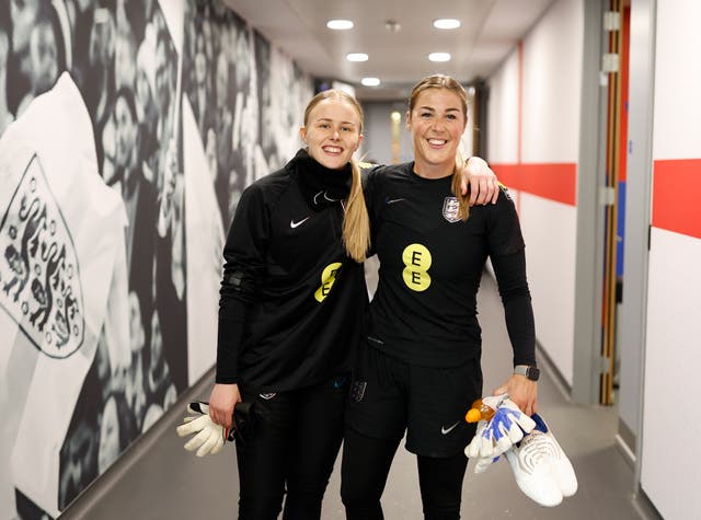 <p>Mary Earps (right) criticised Hannah Hampton (left) in her autobiography</p>