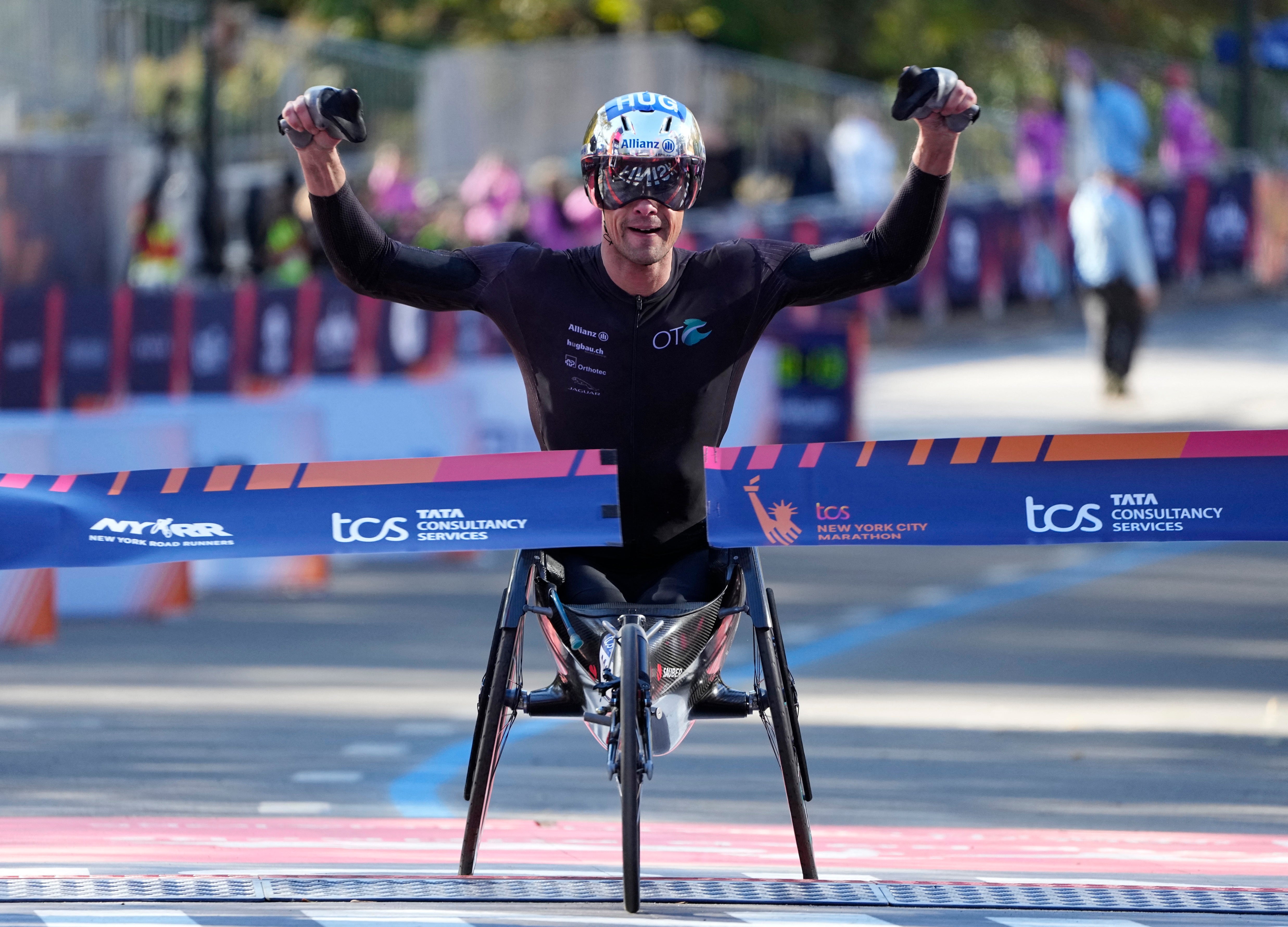 Marcel Hug celebrates