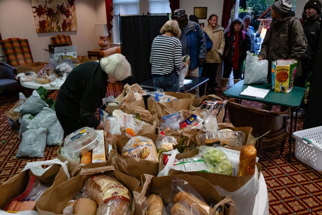 <p>Volunteers packing meals</p>