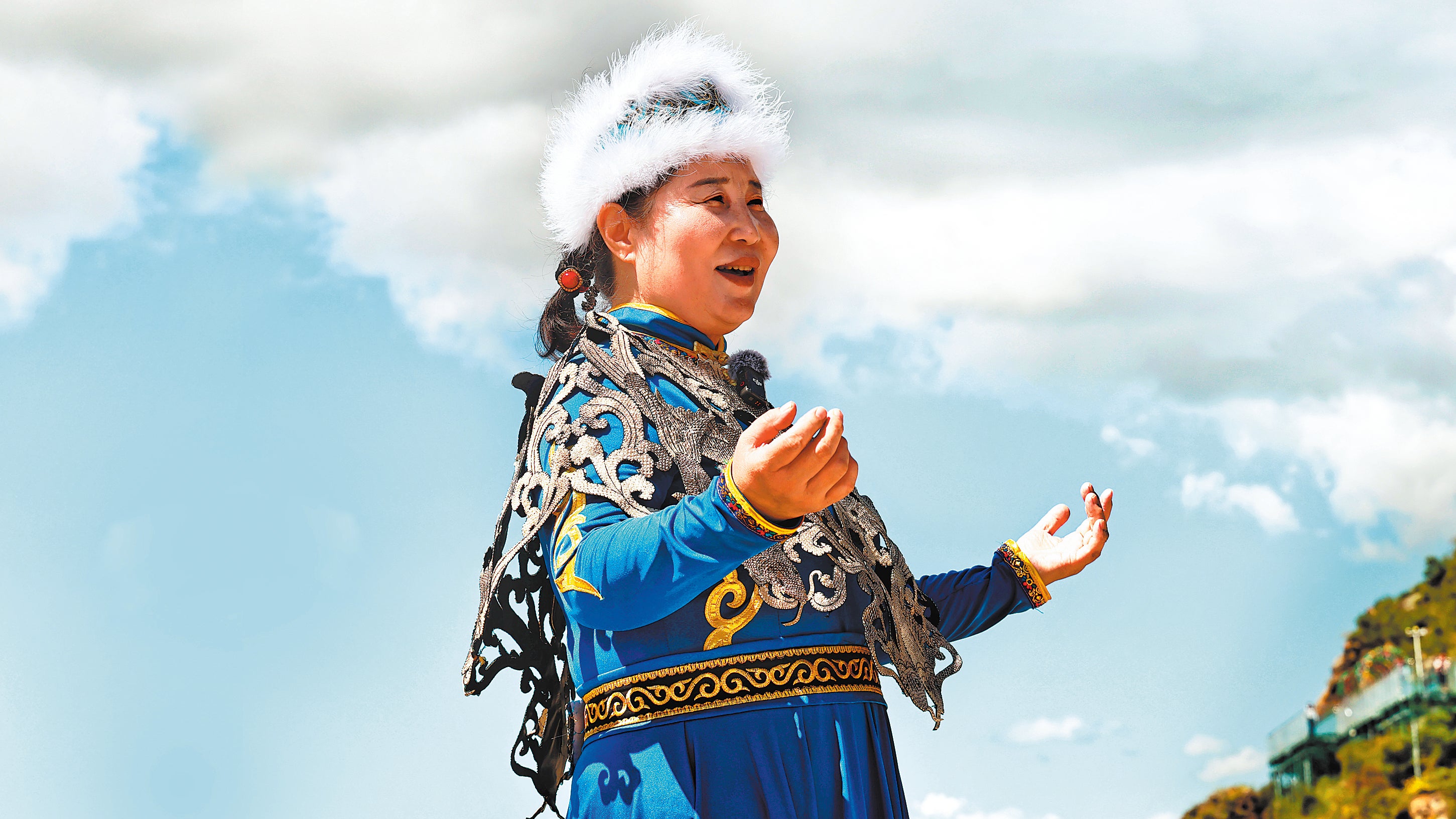 Performers You Mingfang devote herself to the preservation of Yimakan