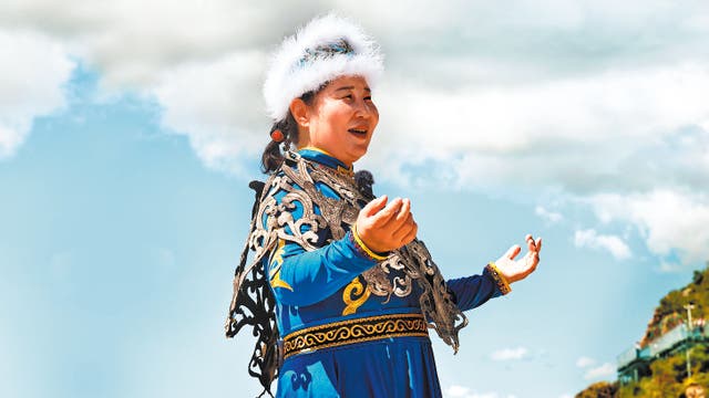 <p>Performers You Mingfang devote herself to the preservation of Yimakan</p>