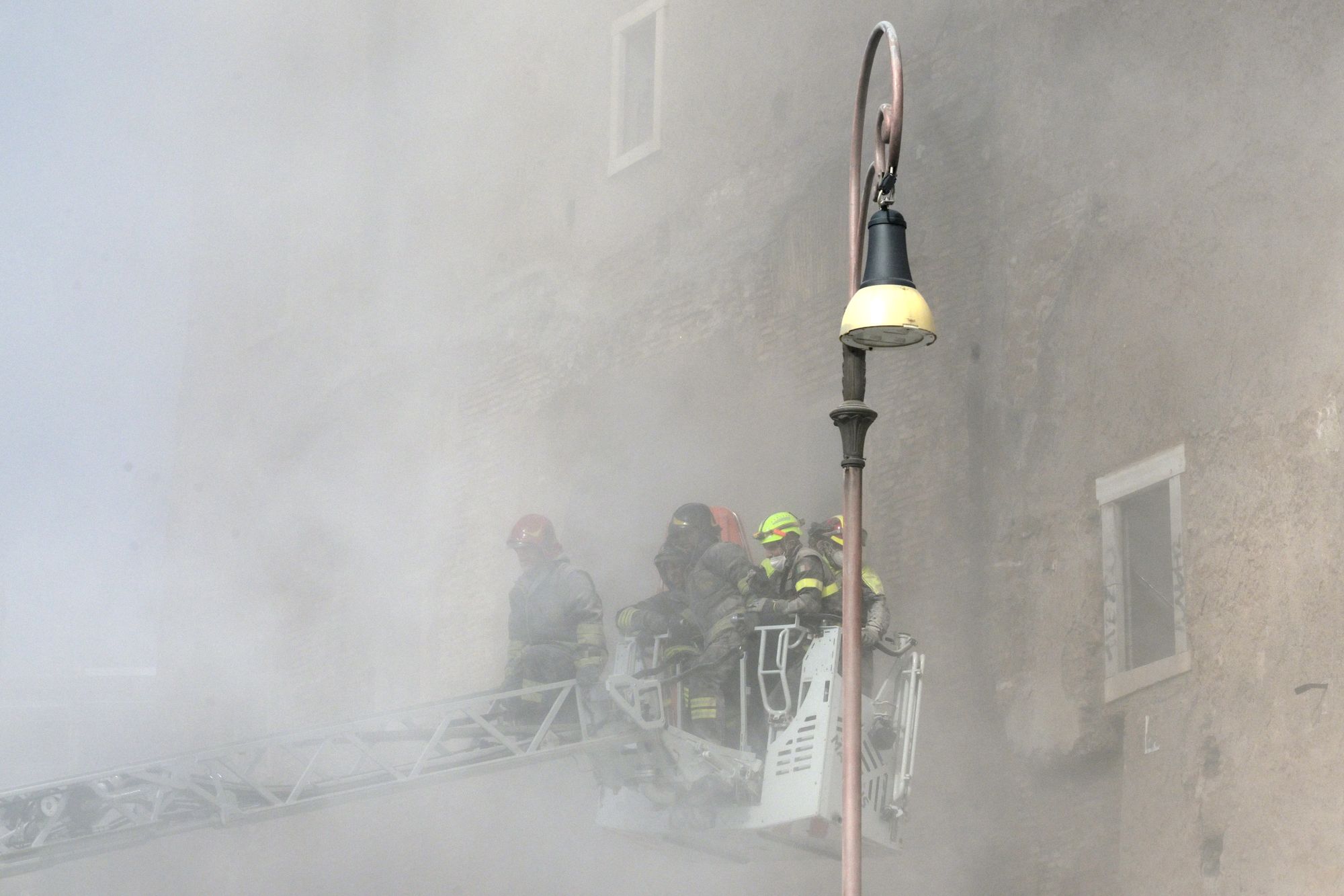 <p>Dust rises due to a second collapse of part of the medieval tower "Torre dei Conti"</p>