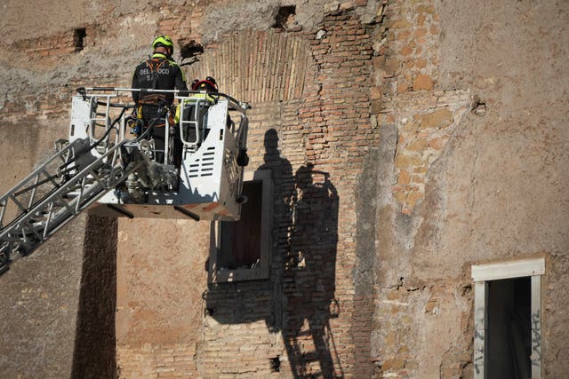 <p>The collapse of a medieval tower in Rome killed a Romanian worker</p>