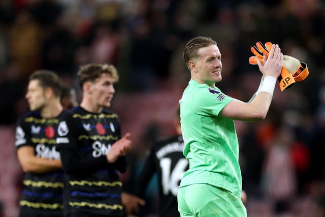 <p>Jordan Pickford of Everton applauds the fans at the end of the Premier League match between Sunderland and Everton</p>