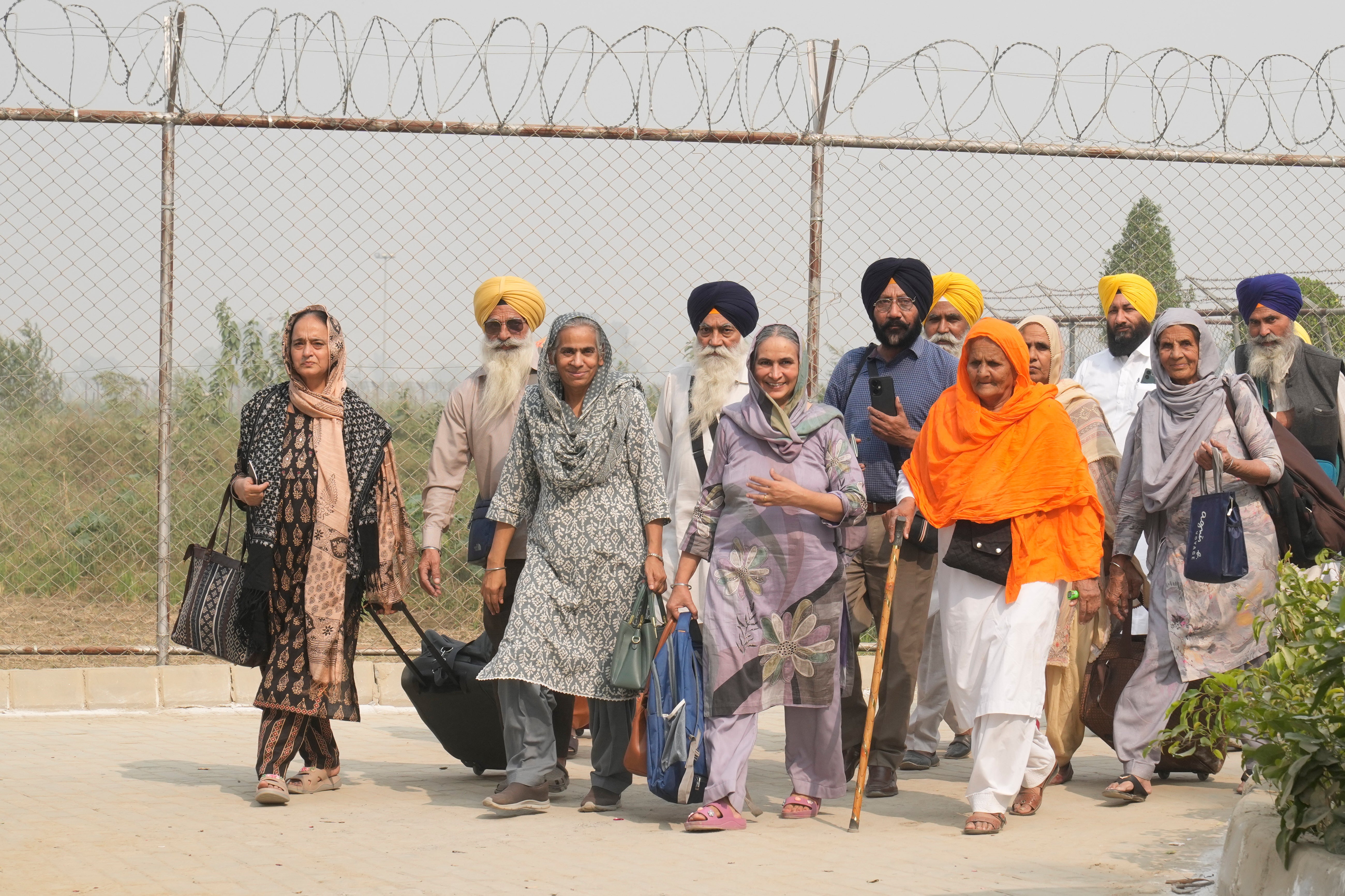 <p>Indian Sikh pilgrims enter Pakistan through the Wagah border crossing point on 4 November, 2025</p>