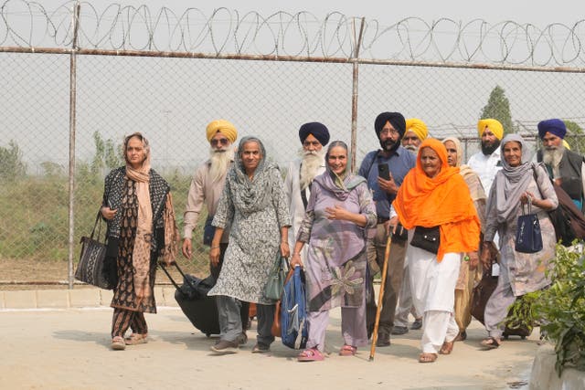 <p>Indian Sikh pilgrims enter Pakistan through the Wagah border crossing point on 4 November, 2025</p>