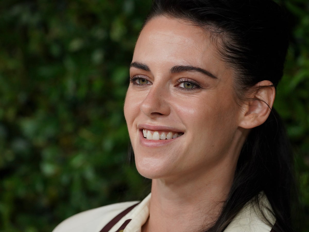 Hozir porno tomosha qiling: katta xorozlar bilan trannies Qiz dostining kokraklarini yalash