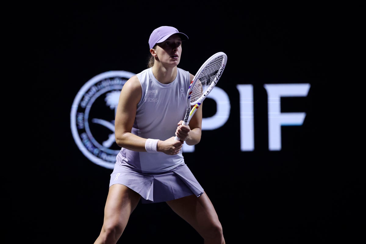 WTA Finals live: Swiatek faces Anisimova in group decider after Keys withdraws