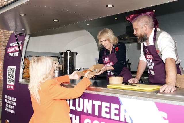 <p>Camilla helped TikTok sensation Spudman serve a jacket potato to Gaby Roslin</p>