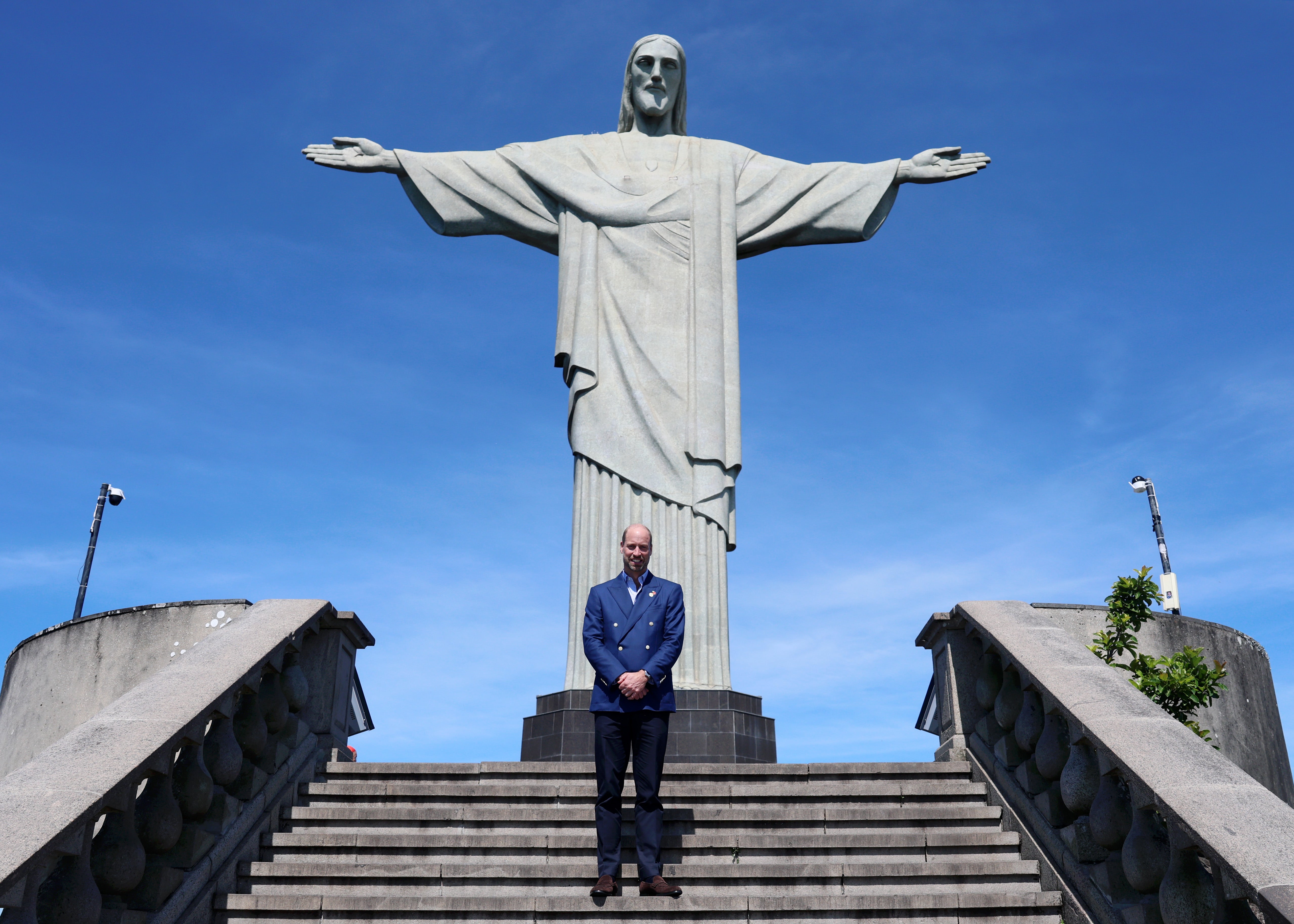 Prince William recreates famous Princess Diana photo in Rio de Janeiro