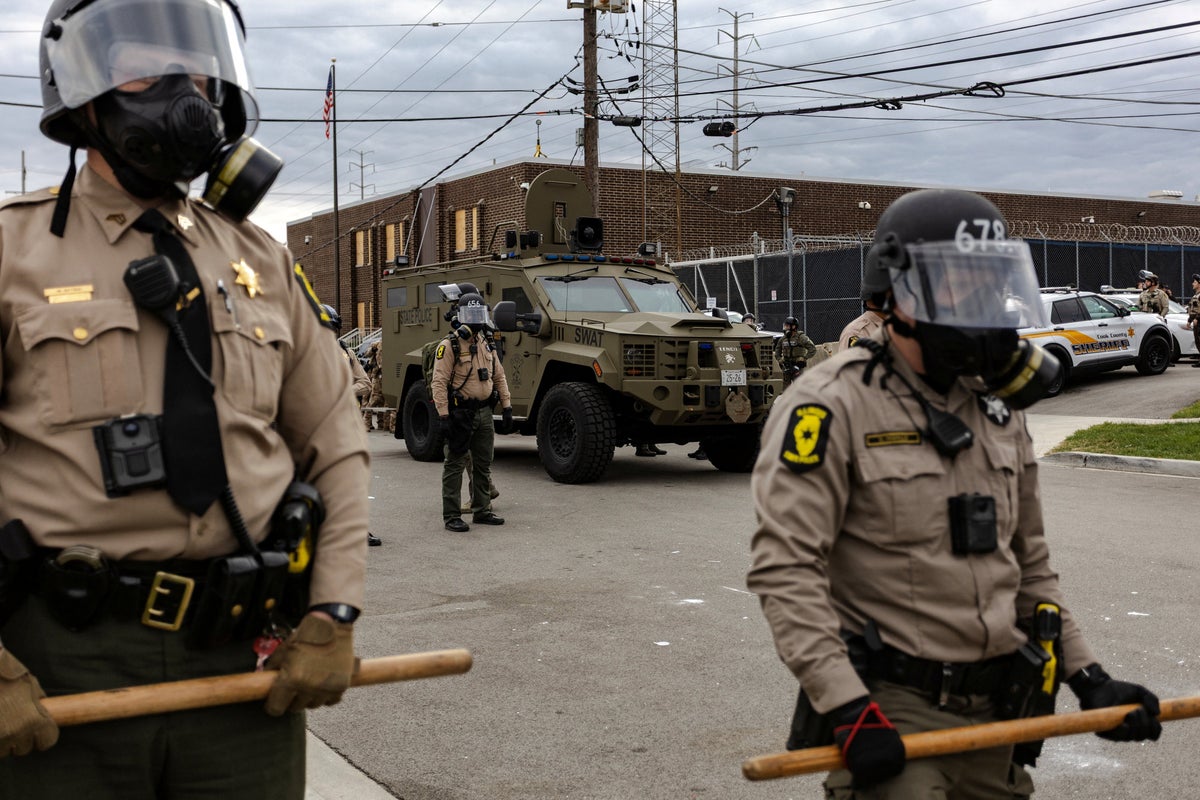 Judge orders ICE to improve Chicago ‘prison’ after immigrants break down in court describing ‘black hole’ inside