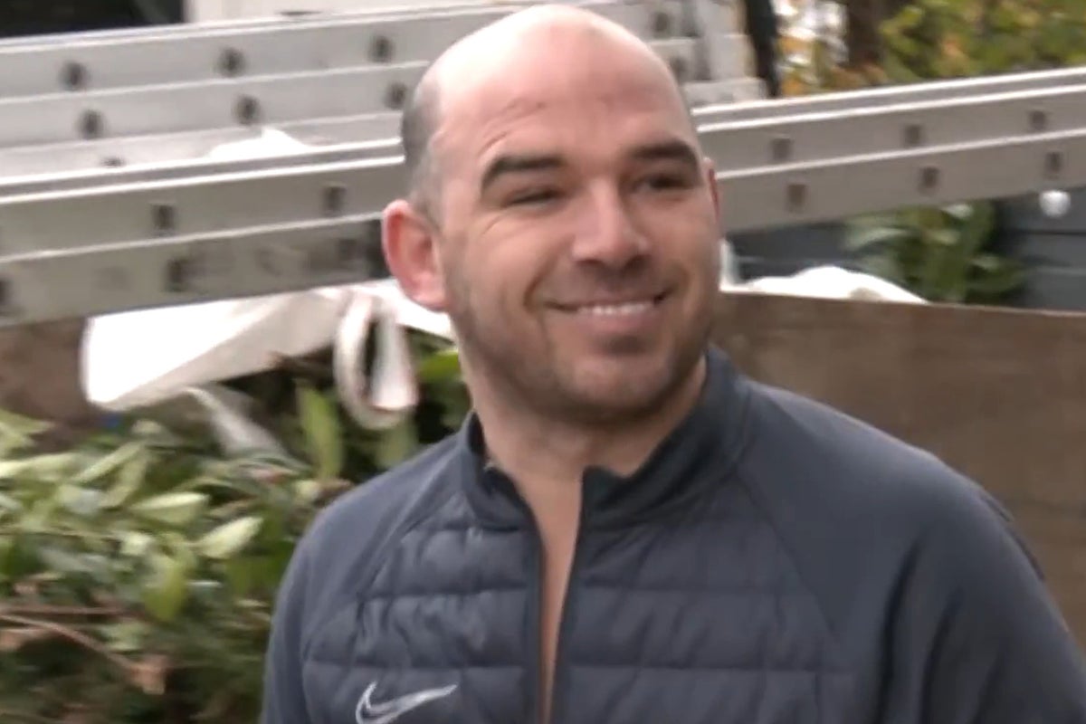 Mistakenly released prisoner hands himself in amid fresh pressure on Lammy