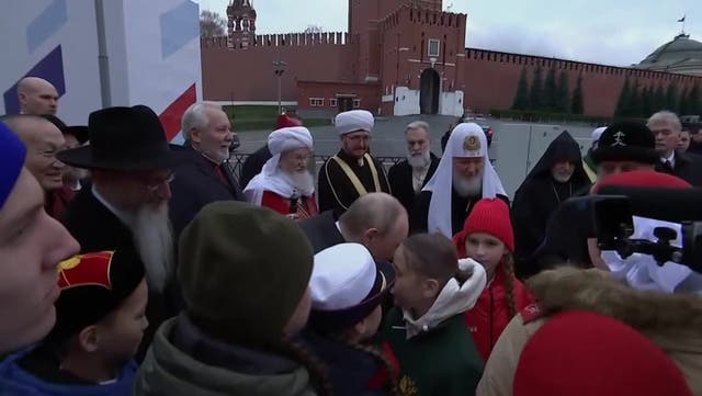 <p>Moment 11-year-old girl bravely confronts Putin after uncle injured in war.</p>