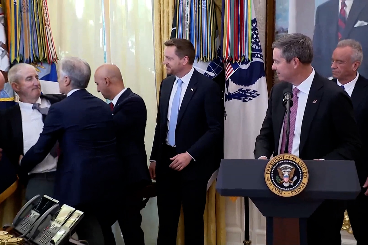 Pharma executive passes out in Oval Office while standing behind Trump for drug price announcement