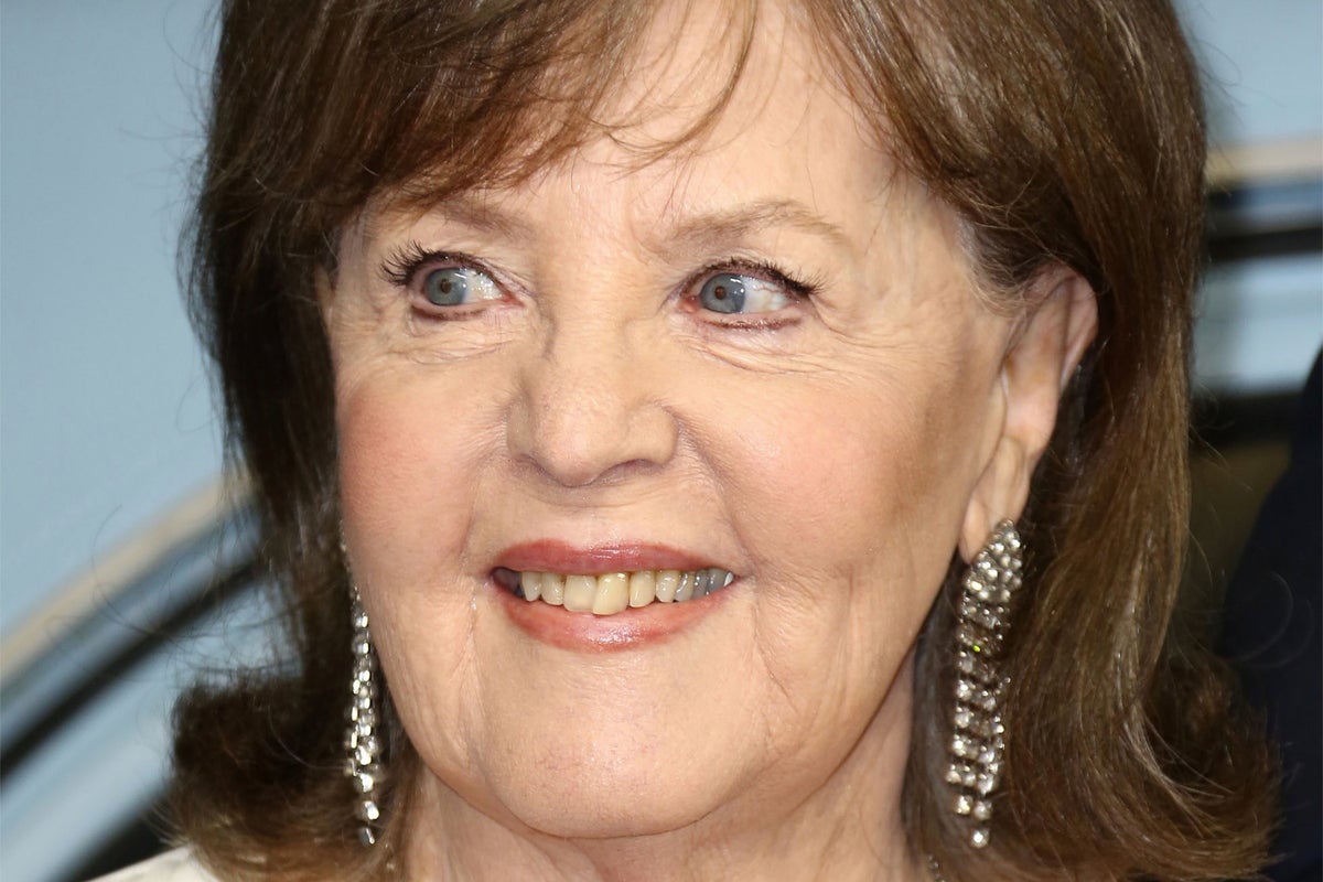 Pauline Collins, British actress who won cult following for Shirley Valentine, dies at 85