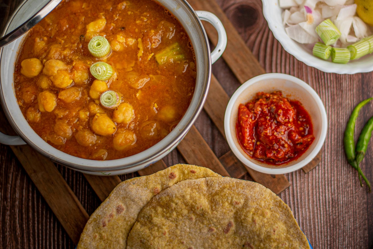 Jamie Oliver heads new campaign urging Britons to eat more fibre to combat cancer