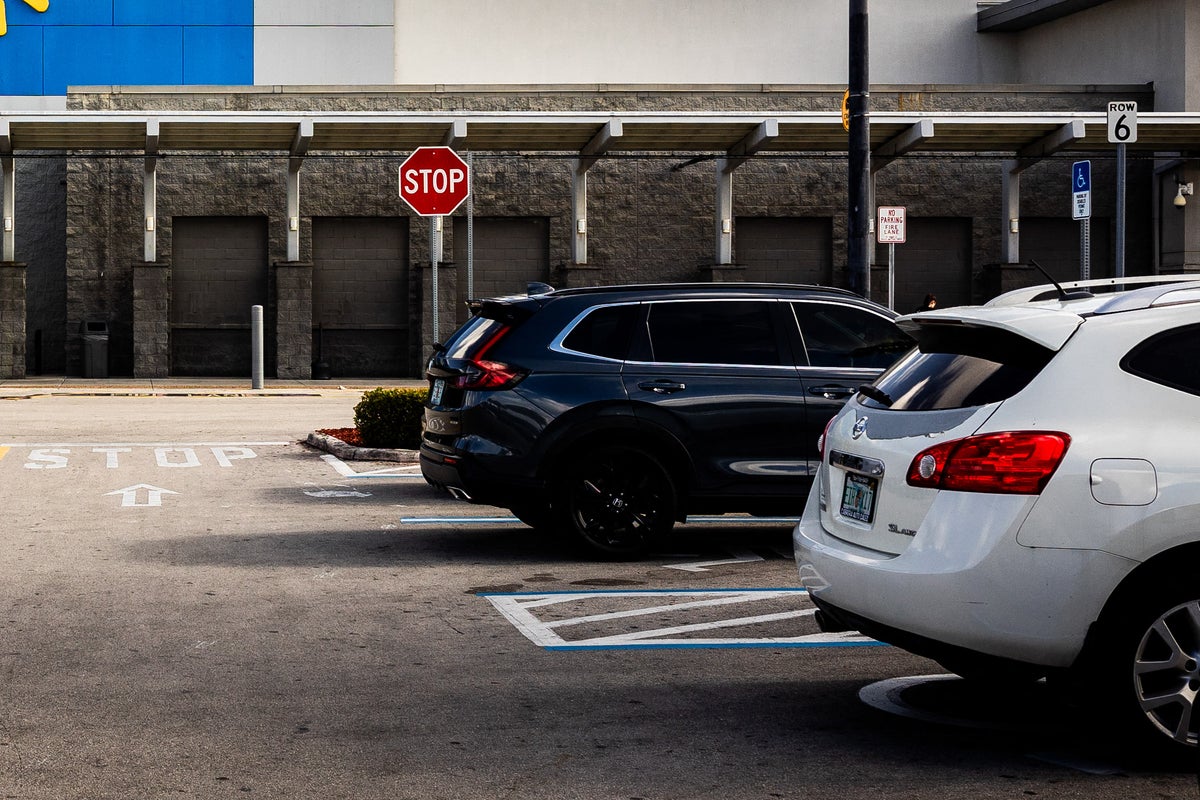 When Walmart stores reopen after 24-hour Thanksgiving closure