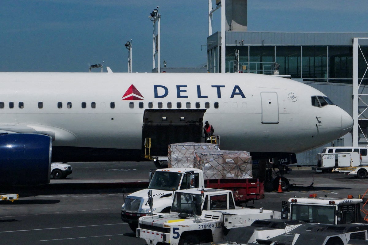 Delta flight attendants blocked a disruptive passenger with beverage cart, court filing reveals
