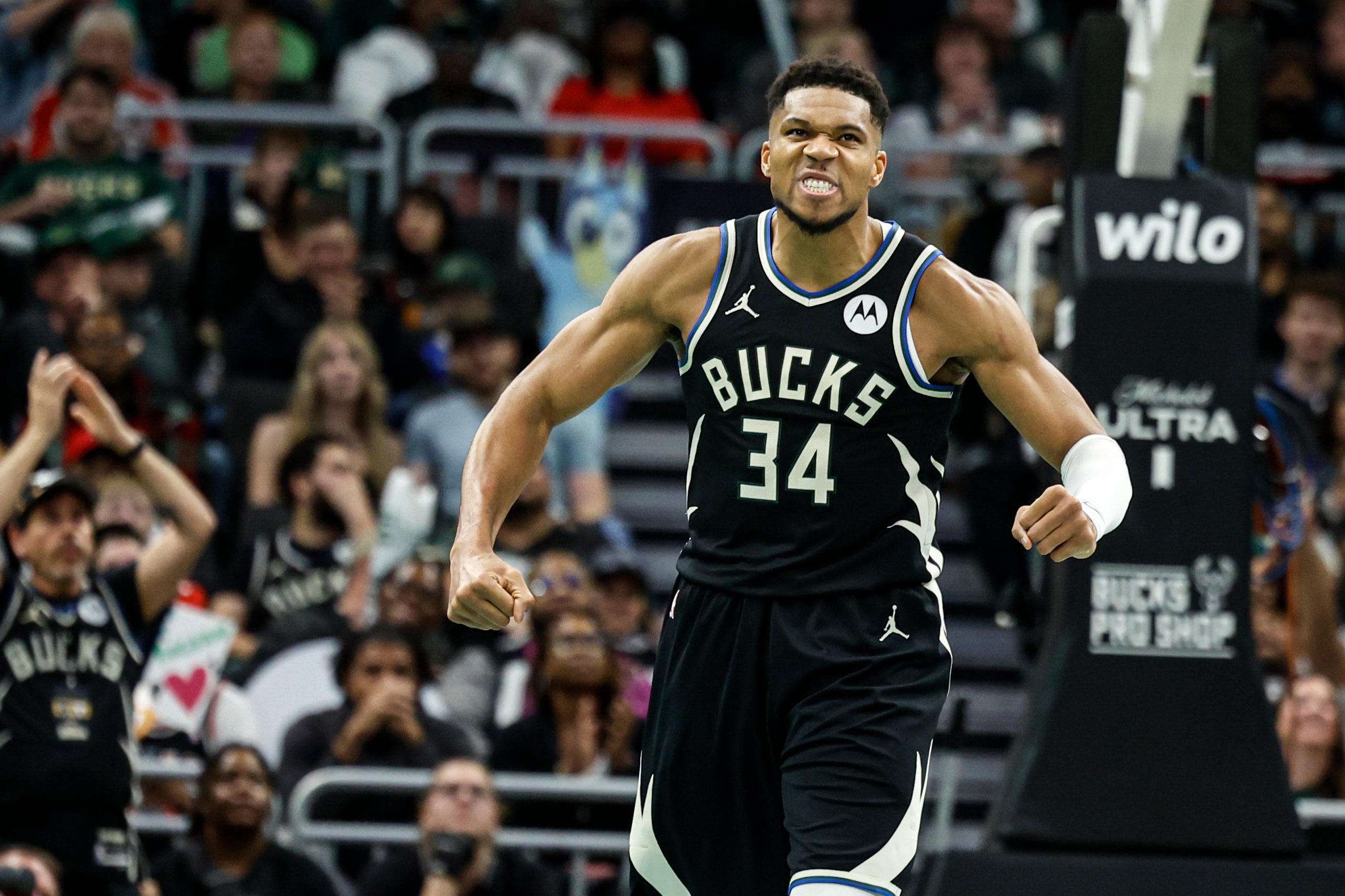 <p>Giannis Antetokounmpo suffered an injury setback on Monday night</p>