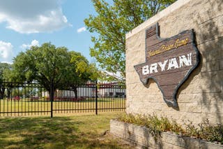 Ghislaine Maxwell to seek commutation from Trump after series of high