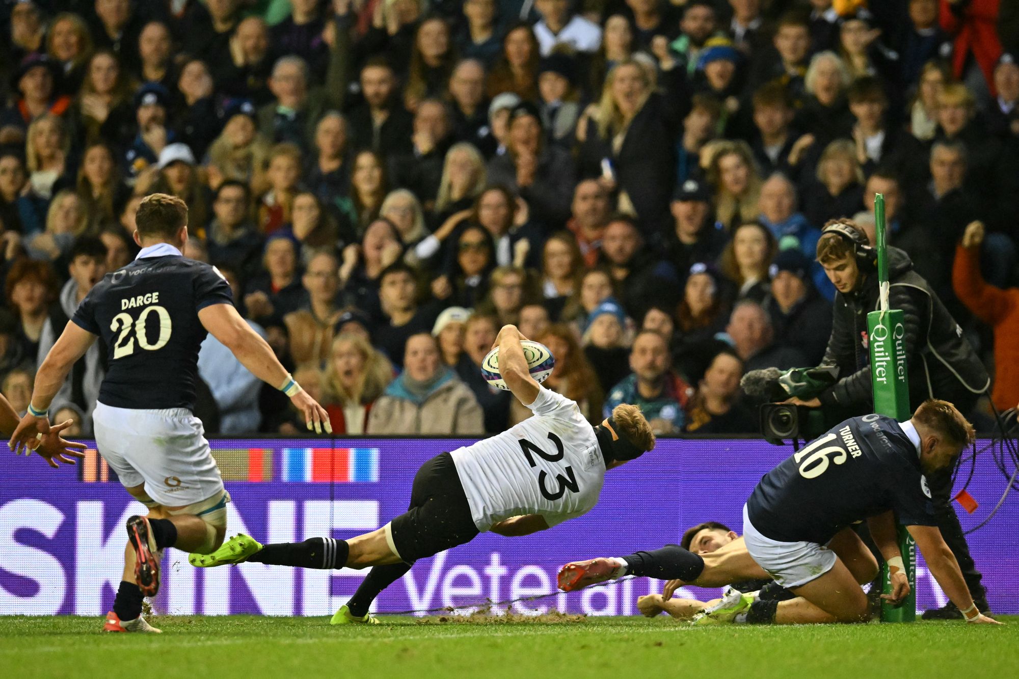 Damian McKenzie contorted over as New Zealand snatched victory