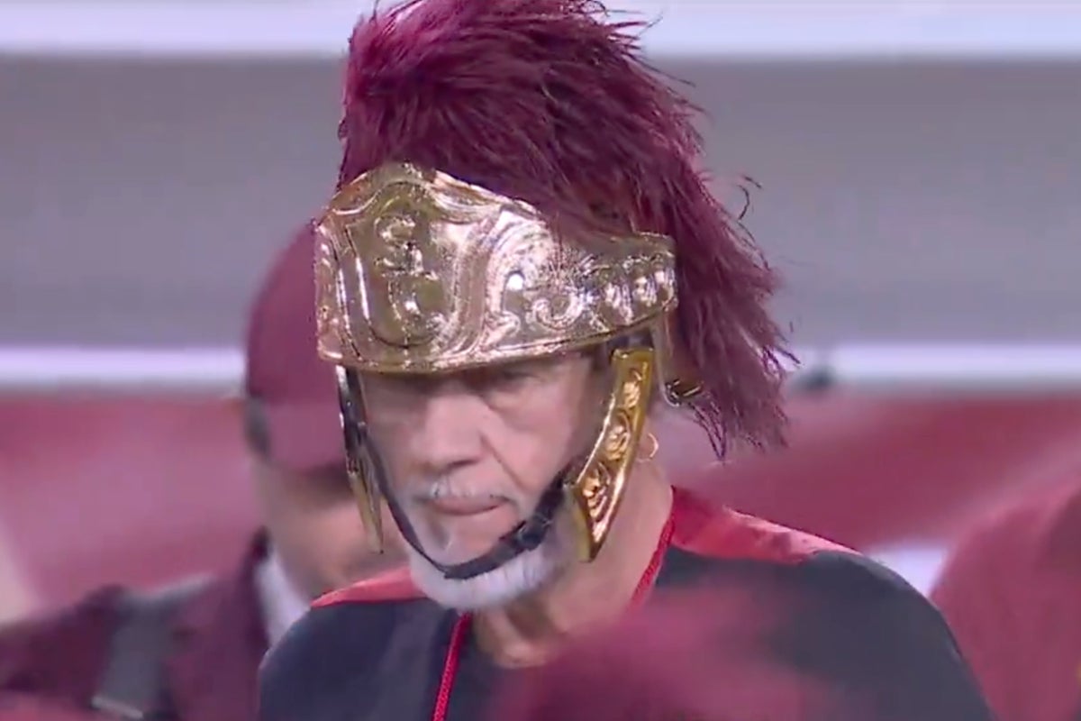 Fleetwood Mac drummer makes surprise appearance at USC halftime show Fleetwood Mac drummer makes surprise appearance at USC halftime show