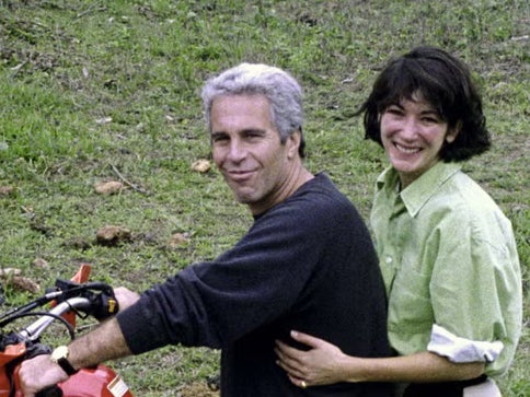 Os democratas da Câmara divulgaram uma troca de e-mails entre Epstein e a assessora Ghislaine Maxwell em novembro que mencionava Donald Trump.
