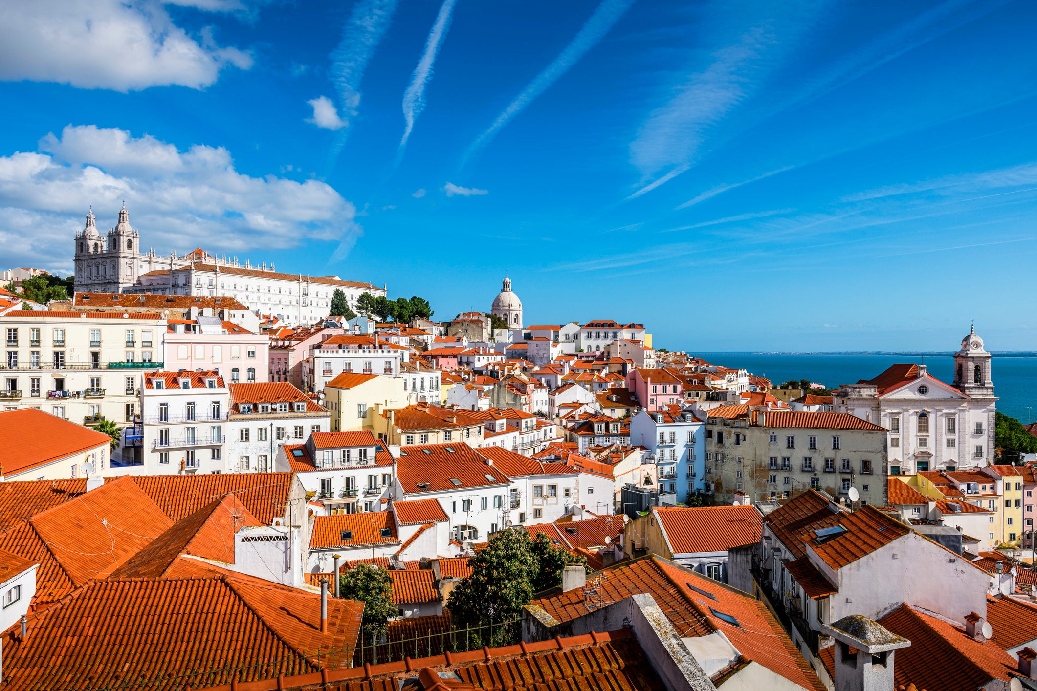 <p>Lisbon is an increasingly popular destination for U.S. citizens moving abroad, who are attracted by its spectacular scenery, cosmopolitan atmosphere and affordable lifestyle</p>